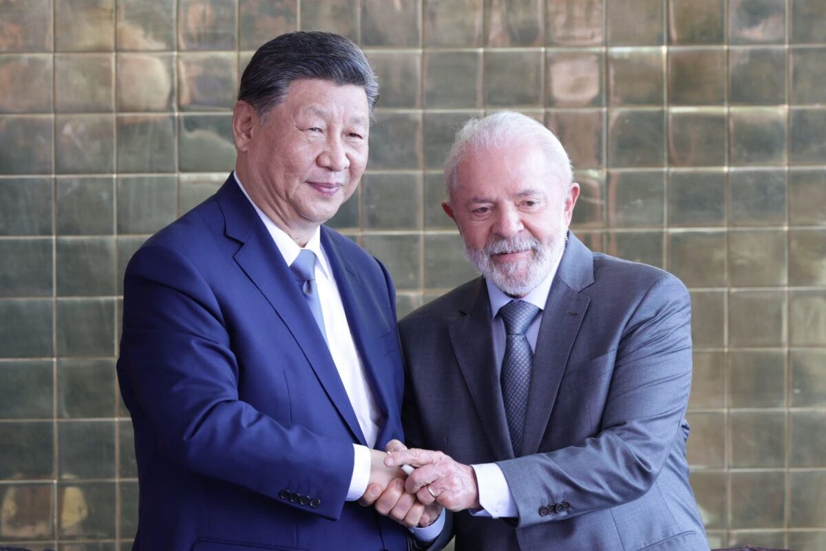 ACALENTANDO O 'CHORÃO' ALIADO - China sai em defesa do Brasil e diz que taxa de Trump é “intimidação”